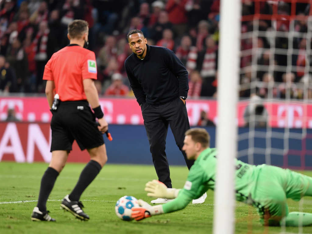 随着曼城继 随着曼城继